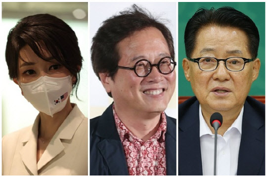 (왼쪽부터) 윤석열 대통령 부인 김건희 여사, 맛 칼럼니스트 황교익씨, 박지원 전 국가정보원장. <연합뉴스>